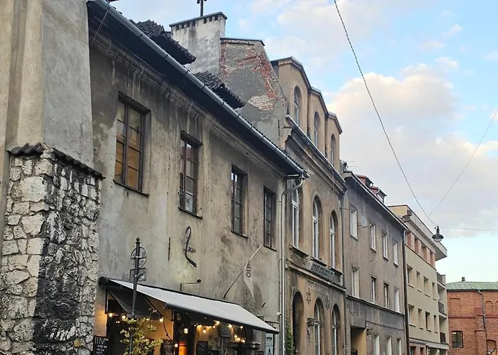 Z Ogrodem Przy Starej Zajezdni